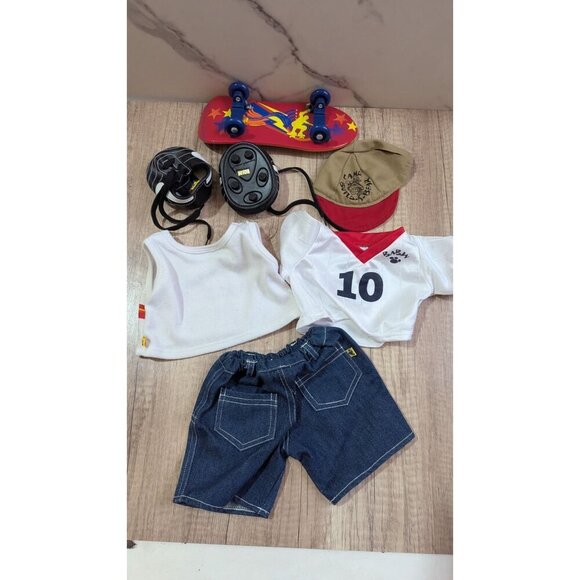 Build-A-Bear Workshop Skateboarder Outfit Set W/ Shoes & Hat - Picture 4 of 7